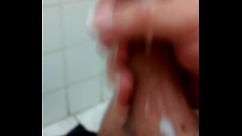 Preview 1 of Sri Lanka Lady Boy Sex - gozando gostoso pau pequeno gordinho