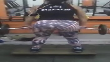 Preview 1 of Pashawarxxx - Gostosa Fazendo Um Agachamento Sensacional