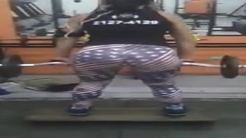 Preview 4 of Pashawarxxx - Gostosa Fazendo Um Agachamento Sensacional
