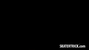 Preview 1 of Filmy O Lyubvi V Yutube - Amateur skater hunk getting his ass slapped hard
