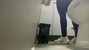 Preview 3 of Hd Video Xxx Bp - Camara amateur en el ba&ntilde_o publico del gimnasio (chicas culonas y voluptuosas)