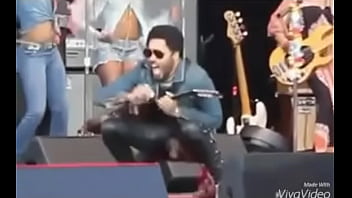 Preview 2 of Hot Sex Free Zenci Sikiyor - Lenny Kravitz pelado em show