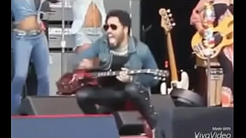 Preview 4 of Hot Sex Free Zenci Sikiyor - Lenny Kravitz pelado em show