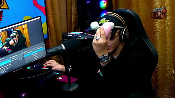 Preview 1 of Kharap Kotha Bangla - Didy Reis mostra seus belos seios no meio do Podcast,  o Ruan babou neles - P&aacute_pum no Barraco! - Completo no Sheer RED