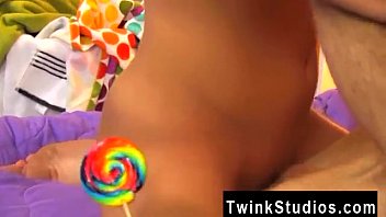Preview 4 of Utanga Lezbiyen - Gay male clubs These 2 men are young,  hot,  and horny. They&#039_re just