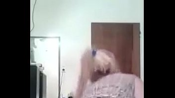 Preview 3 of Masre Xxx Video Girls - Loira muito gostosa rebolando a bundona shortinho brilhoso