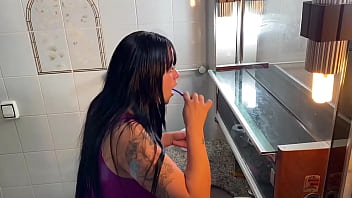 Preview 1 of Julia Ann Avva Adams - Meu marido n&atilde_o faz nada em casa ent&atilde_o chamei um preto da rola grande e grossa pra me ajudar e ainda me foder