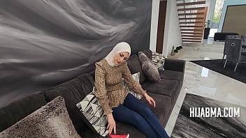 Preview 1 of Gay Gax Xxx - Step Mom Wears Burqa On Streets And She&#039_s A Freak In The Sheets