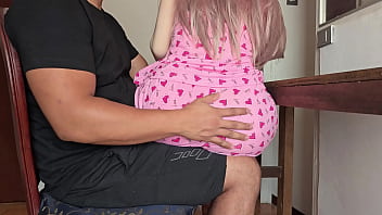 Preview 4 of Alison Parker Squirting - Mi Hijastra Sentada en mis Piernas me Aprovecho de su Gran Culo en mis Manos