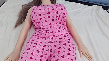 Preview 1 of Video Gay Zac Efron - Mi Hermosa Hijastra Descansando se ve Deliciosa en su Pijama Rosa