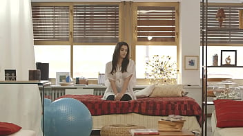 Preview 2 of Pollos Grande - Valentina Nappi relaxes with a big cock !!!