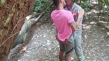 Preview 1 of Boy To Boyporn Com - Trabalhador fode no pelo cara saindo da Academia