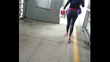 Preview 3 of Bbw Pis - CULONCITA EN METRO