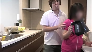 Preview 1 of Alexsis Texsas Sex - 子◯達が学校に行ったのを確認した後にベッドに向かって旦那のチンコを咥えて激しい SEXでイキまくる夫婦&hellip_