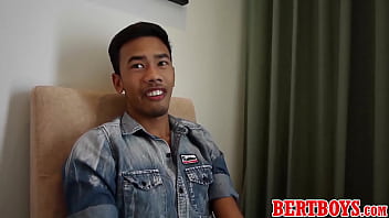 Preview 1 of Desi Girl Funk Xxx Video - Bert found cute Note on Grindr and they clicked immediately