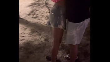 Preview 1 of Dear Hot - Casada safada conhece solteiro na praia,  provoca o macho em um canto deserto depois vai conhecer o quarto dele enquanto corno filma tudo! COMPLETO NO SHEER