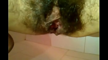 Preview 4 of Chut Wex Hd - Hairy pussy pissing