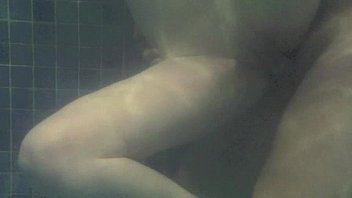 Preview 2 of Www Xnxx Taraak - Underwater fucking - transando na piscina