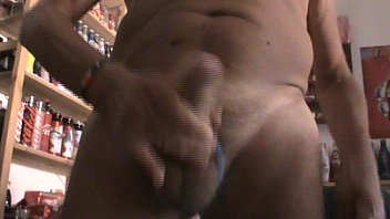 Preview 4 of Sleazy Cumdump - masturbazione in piedi.MPG