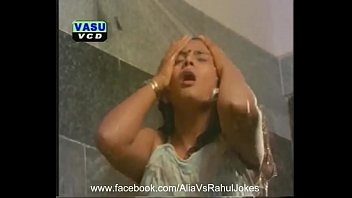 Preview 1 of Dreier Mit Transe - Hot Desi Girl Taking Bath In Shower