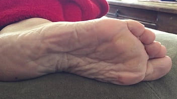 Preview 4 of Mommy Sexy Sex - Carmen sexy wrinkled soles 2
