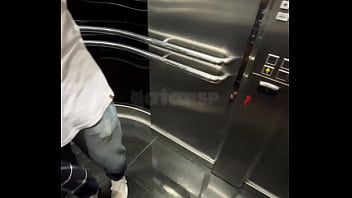 Preview 2 of Blocked Xx - Casada apronta no bar do hotel enquanto o corno espia,  depois leva o macho para o quarto para ser amarrada em um BDSM,  faz um squirt,  d&aacute_ o cu e leva porra na cara! COMPLETO NO SHEER