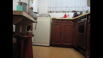 Preview 1 of Tems Babys Get D - Corriendome en la cocina.
