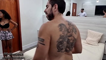 Preview 1 of Videos In Urdu - Bastidores da grava&ccedil_&atilde_o da primeira vez no canal da Victoria Ferraz gozando varias vezes e ganhando muito leite