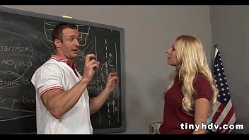 Preview 2 of En Lugar Publico - Best teen pussy Riley Evans 5 91