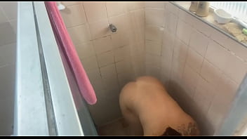 Preview 2 of Durasi Full Japanese Mom - C&acirc_mera escondida no Banheiro