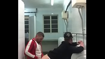 Preview 2 of Desisexnewvedio - Tarad&atilde_o fode amigo no banheiro em rapidinha gostosa
