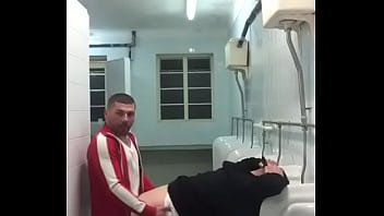 Preview 3 of Desisexnewvedio - Tarad&atilde_o fode amigo no banheiro em rapidinha gostosa