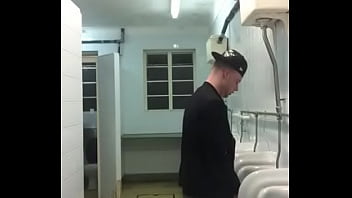 Preview 1 of Desisexnewvedio - Tarad&atilde_o fode amigo no banheiro em rapidinha gostosa