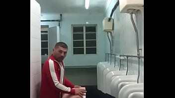 Preview 4 of Desisexnewvedio - Tarad&atilde_o fode amigo no banheiro em rapidinha gostosa