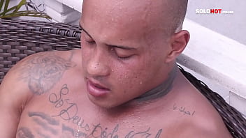 Preview 3 of Neighbours Gi - Maromba gozando gostoso!