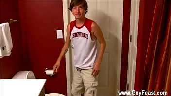 Preview 2 of 3xxx Vidios Hd - Chubby gays pissing Toilet or cum?