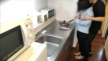 Preview 1 of Xnxx Rapia - 清楚系彼女との同棲初日の夜、隣で寝ている顔をみたらムラムラしてしまい、気づいたら始まってました