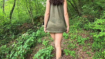Preview 1 of Xxxxxxx Videoscom - Culo perfetto si spoglia mentre cammina nel bosco.