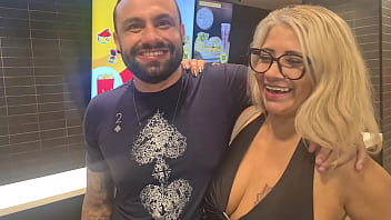 Preview 1 of Mummy Boys - No swing elas d&atilde_o pra todo mundo e faz os marido de corno