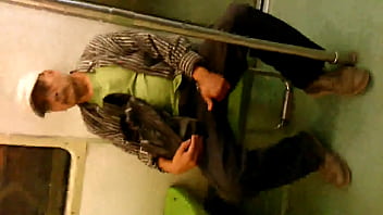 Preview 2 of Www S Vroom Raja - Viejo en el metro linea 3