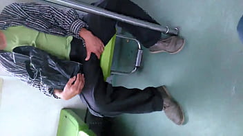 Preview 1 of Www S Vroom Raja - Viejo en el metro linea 3