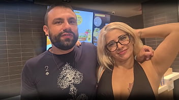 Preview 1 of Dog Girl Xxx Vidyo - No swing elas d&atilde_o pra todo mundo e faz os marido de corno