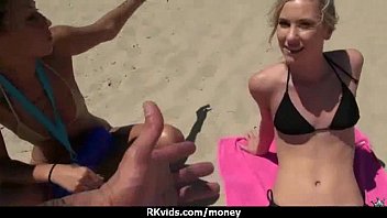 Preview 1 of Video Xxx Amecal - Amateur girl likes to suck cock for cash 16