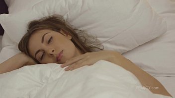 Preview 1 of Mas Incestos Reales - Connie Carter Waking up to climax