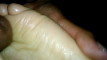 Preview 3 of Fisting Clara Zafira Sandy - Footjob de mi novia