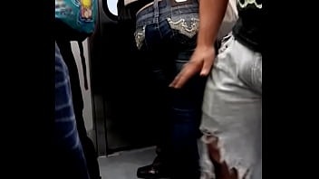 Preview 1 of How Sex Shooting - Loqueando en el metro