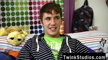 Preview 1 of Porn Ulgarian - Look at my gay asshole movies Kain Lanning is a hot tiny boy from