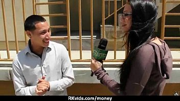 Preview 3 of Awek Melayu Tetek Saiz C - Amateur girl accepts cash for sex from stranger 21
