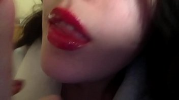 Preview 3 of Hoyesmom - Lipstick sexy