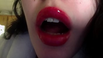 Preview 1 of Hoyesmom - Lipstick sexy